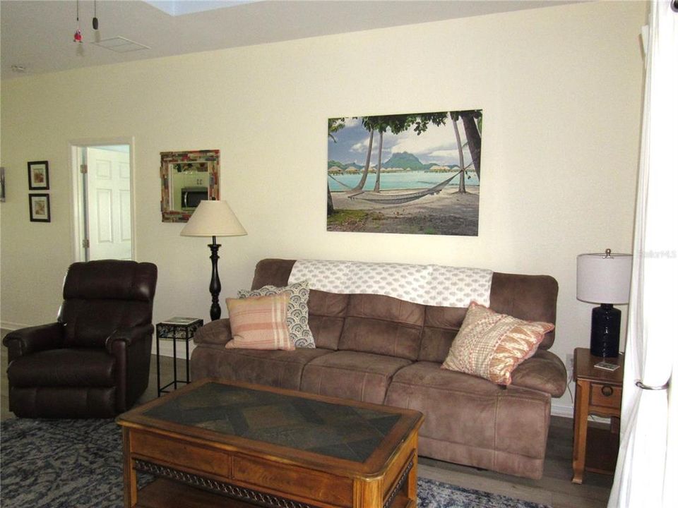 For Sale: $349,900 (4 beds, 2 baths, 1906 Square Feet)