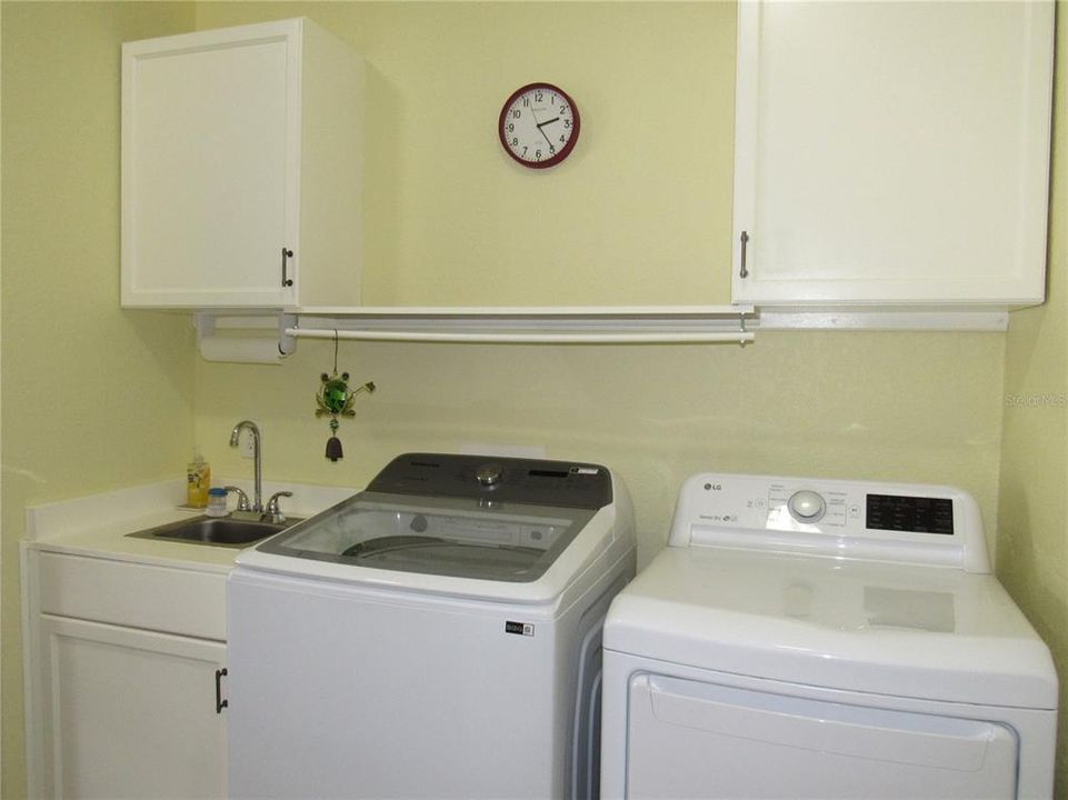 For Sale: $349,900 (4 beds, 2 baths, 1906 Square Feet)