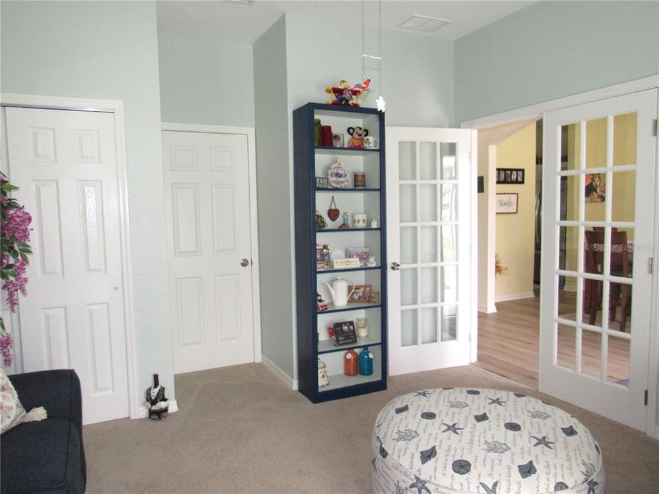 For Sale: $349,900 (4 beds, 2 baths, 1906 Square Feet)