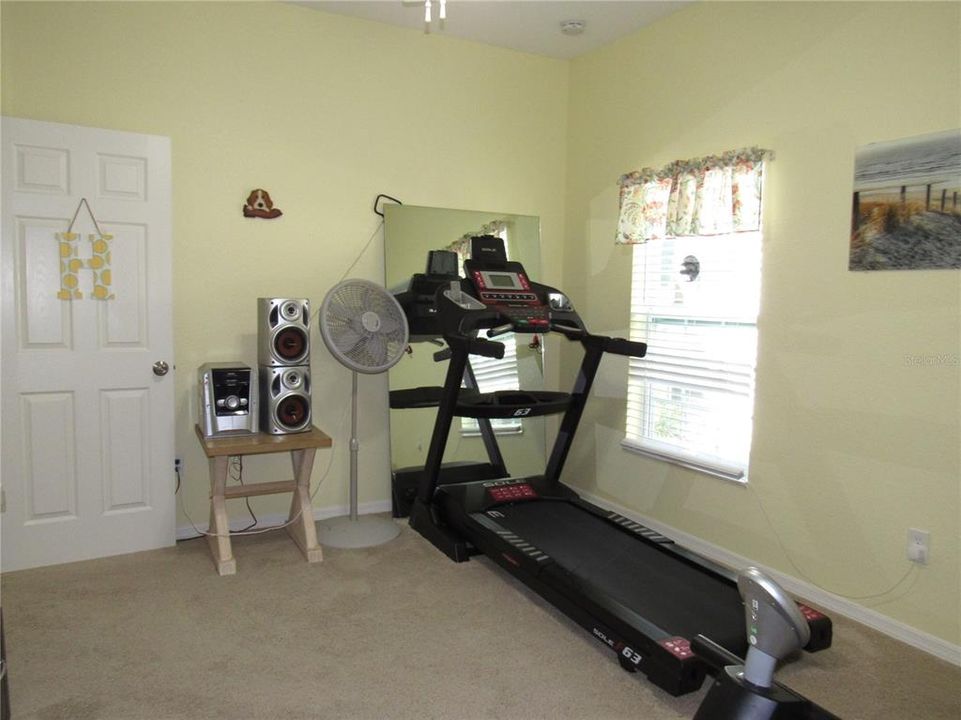 For Sale: $349,900 (4 beds, 2 baths, 1906 Square Feet)