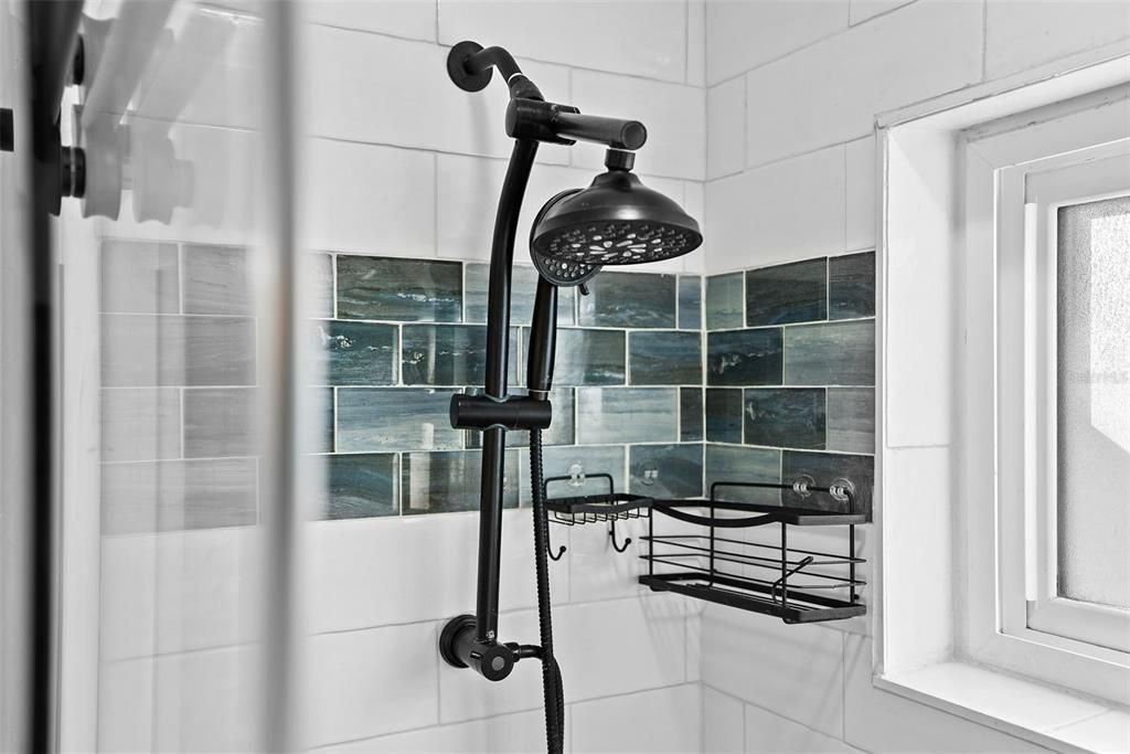 For Sale: $619,000 (2 beds, 1 baths, 1064 Square Feet)