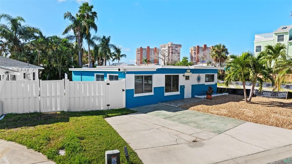 For Sale: $619,000 (2 beds, 1 baths, 1064 Square Feet)