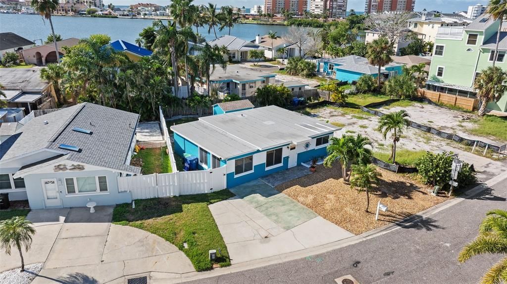 For Sale: $619,000 (2 beds, 1 baths, 1064 Square Feet)