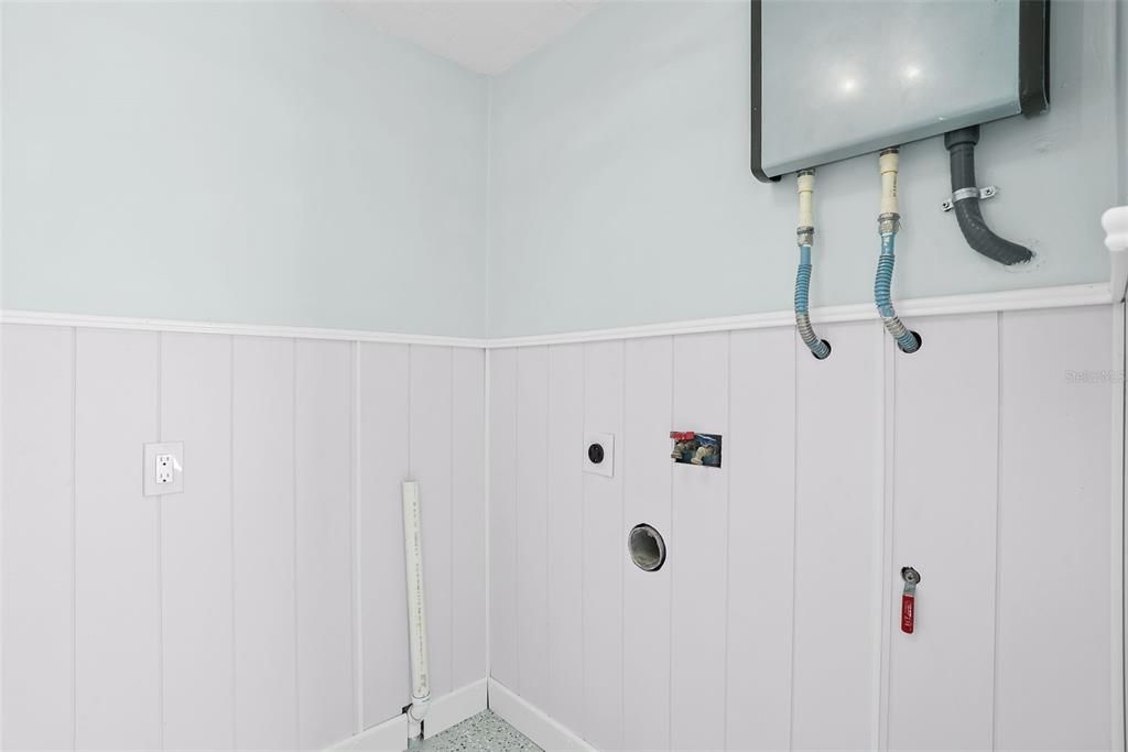 For Sale: $619,000 (2 beds, 1 baths, 1064 Square Feet)