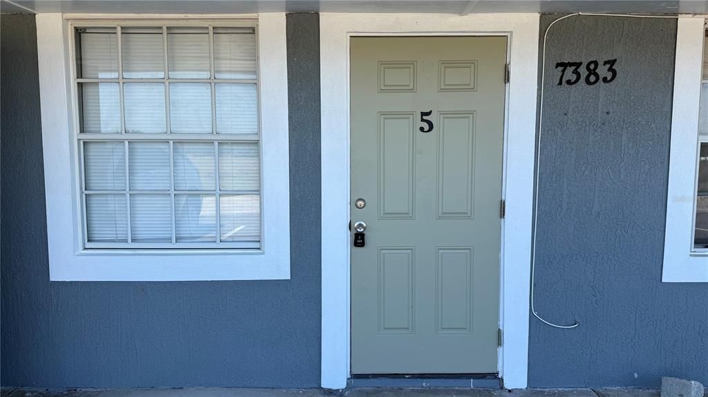 В аренду: $775 (0 спален, 1 ванн, 360 Квадратных фут)