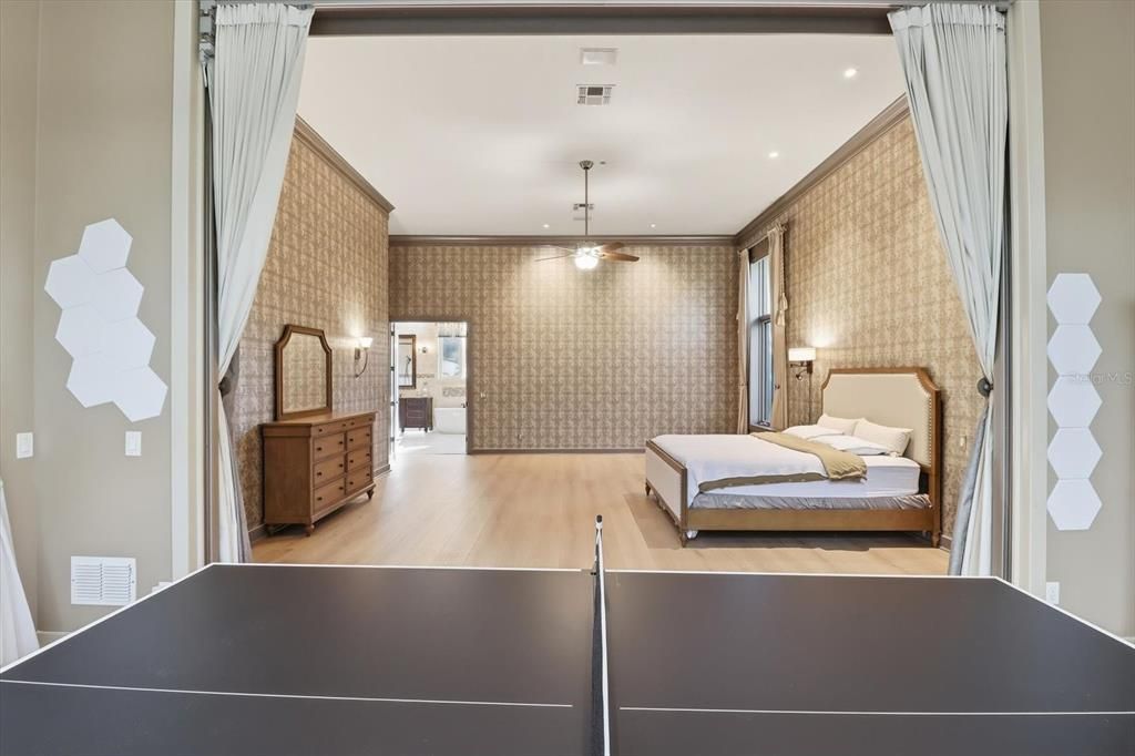 For Sale: $929,900 (3 beds, 3 baths, 4022 Square Feet)