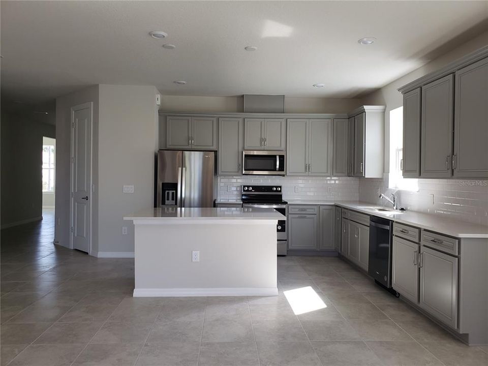 For Rent: $2,550 (3 beds, 2 baths, 2150 Square Feet)