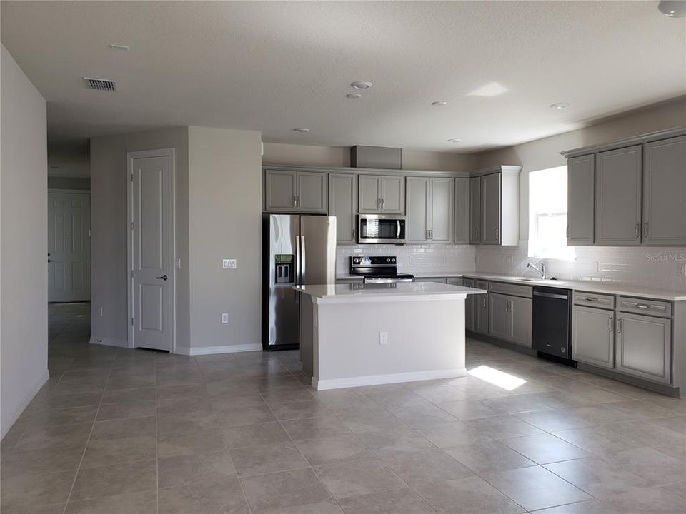 For Rent: $2,550 (3 beds, 2 baths, 2150 Square Feet)