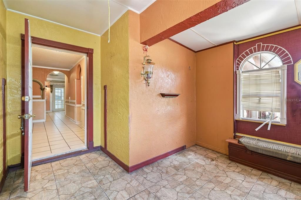 Под контрактом: $350,000 (4 спален, 2 ванн, 2136 Квадратных фут)