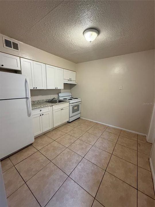 For Rent: $1,095 (2 beds, 1 baths, 650 Square Feet)