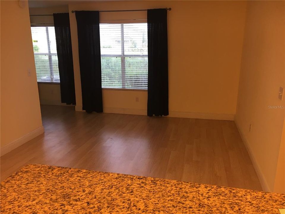 For Rent: $1,350 (1 beds, 1 baths, 597 Square Feet)