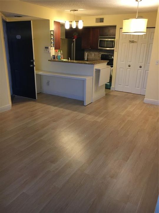 For Rent: $1,350 (1 beds, 1 baths, 597 Square Feet)