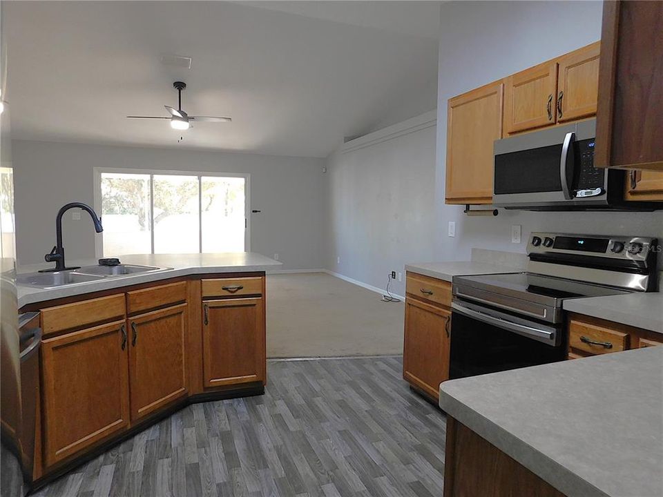 For Sale: $260,000 (3 beds, 2 baths, 1818 Square Feet)