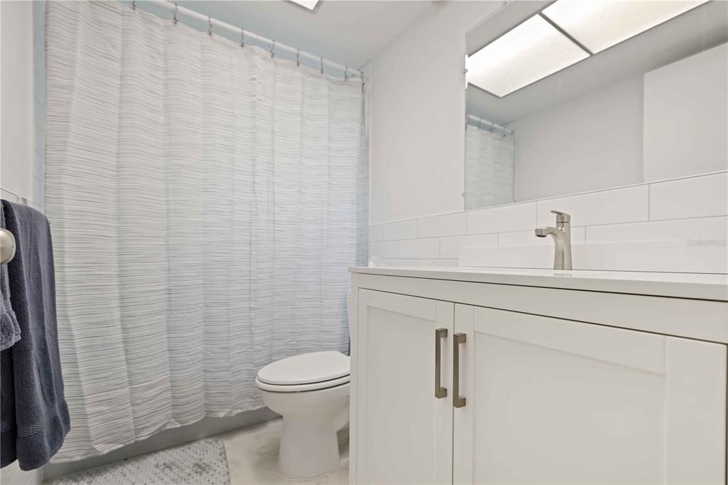 На продажу: $339,900 (2 спален, 2 ванн, 1067 Квадратных фут)