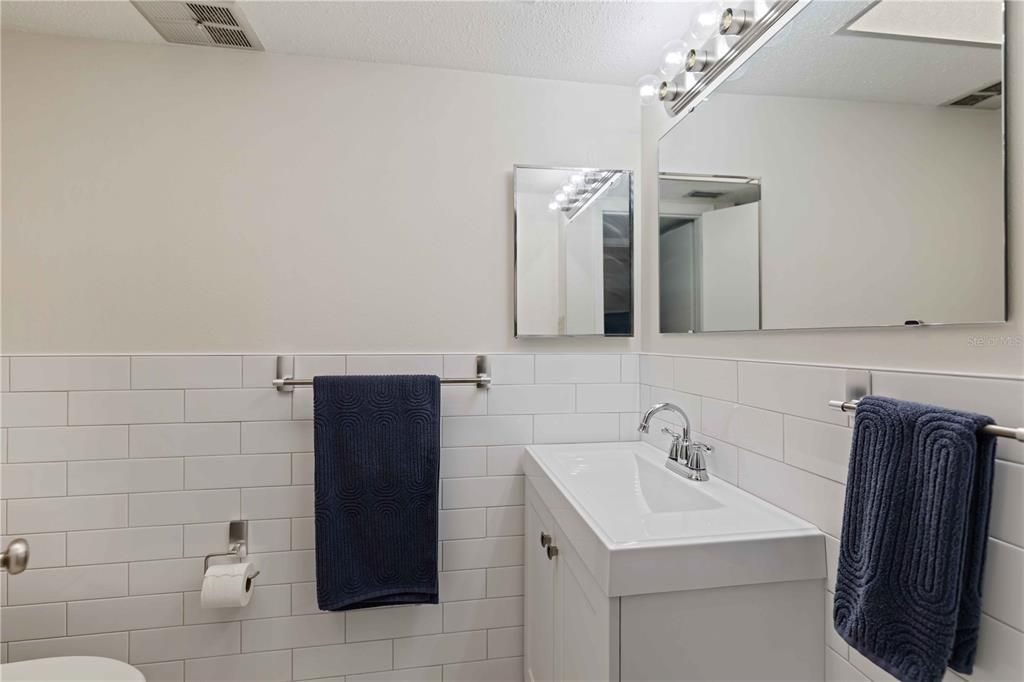 На продажу: $339,900 (2 спален, 2 ванн, 1067 Квадратных фут)