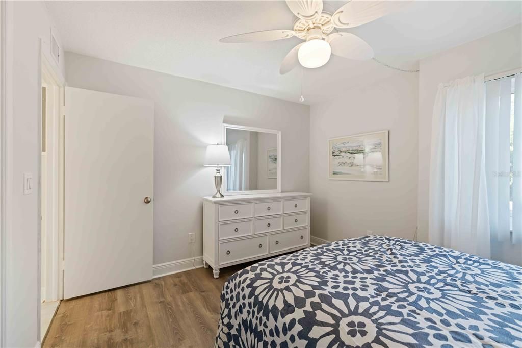 На продажу: $339,900 (2 спален, 2 ванн, 1067 Квадратных фут)