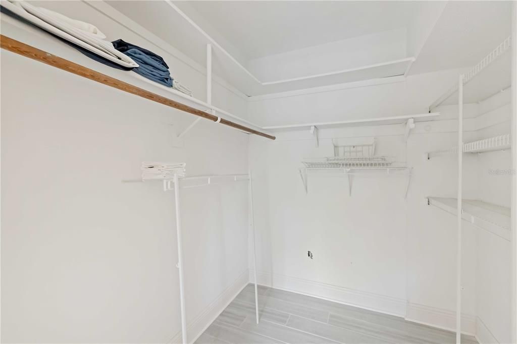 На продажу: $339,900 (2 спален, 2 ванн, 1067 Квадратных фут)