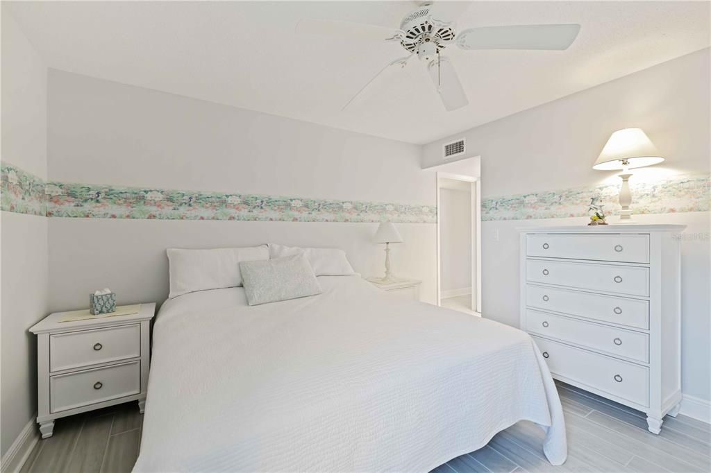 На продажу: $339,900 (2 спален, 2 ванн, 1067 Квадратных фут)