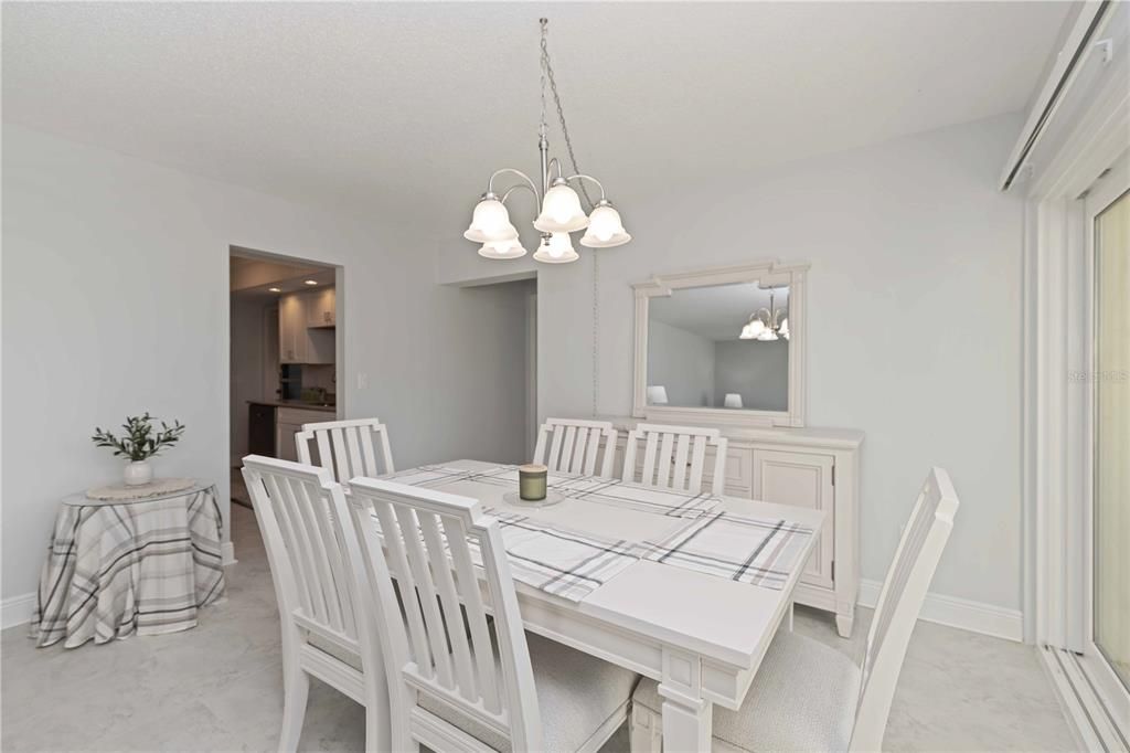 На продажу: $339,900 (2 спален, 2 ванн, 1067 Квадратных фут)