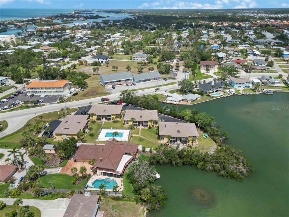 На продажу: $339,900 (2 спален, 2 ванн, 1067 Квадратных фут)