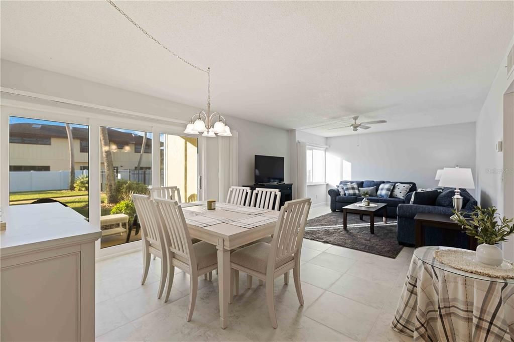 На продажу: $339,900 (2 спален, 2 ванн, 1067 Квадратных фут)