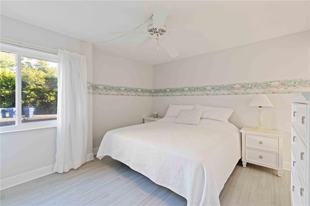 На продажу: $339,900 (2 спален, 2 ванн, 1067 Квадратных фут)