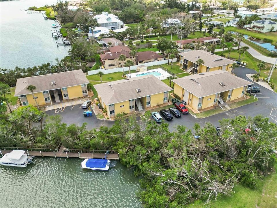 На продажу: $339,900 (2 спален, 2 ванн, 1067 Квадратных фут)