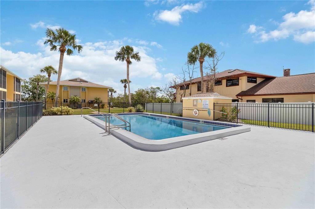 На продажу: $339,900 (2 спален, 2 ванн, 1067 Квадратных фут)