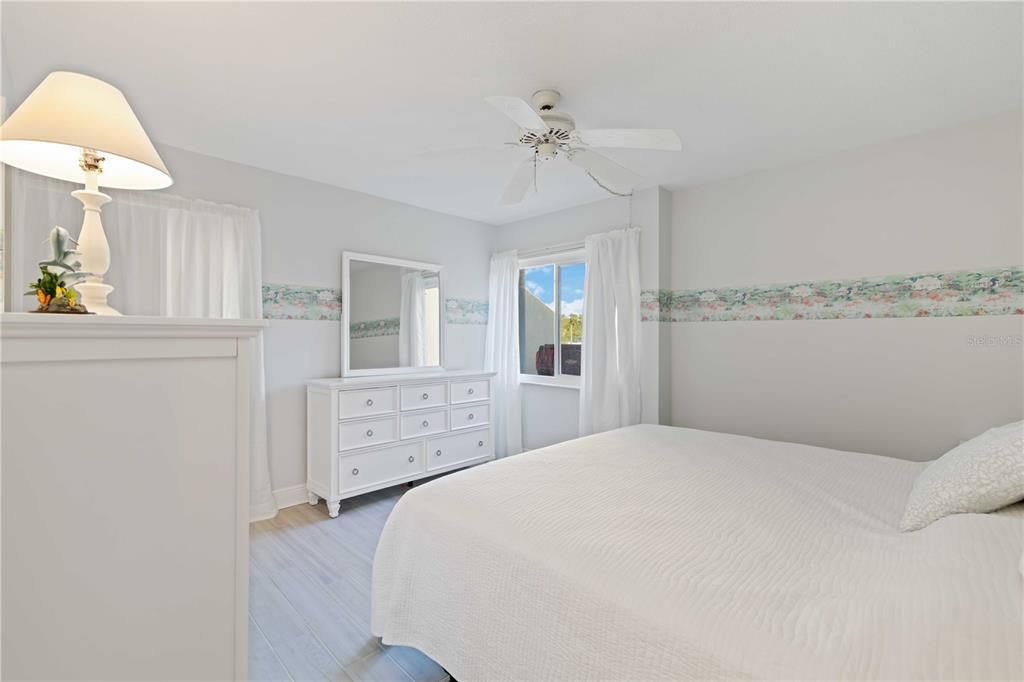 На продажу: $339,900 (2 спален, 2 ванн, 1067 Квадратных фут)