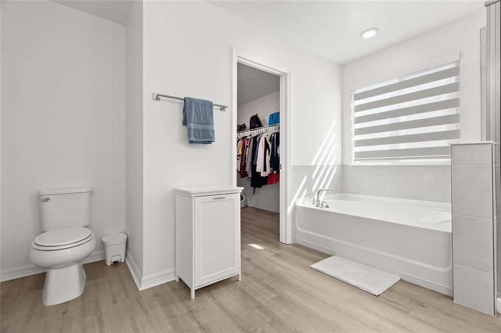 出租: $3,000 (4 贝兹, 2 浴室, 2112 平方英尺)