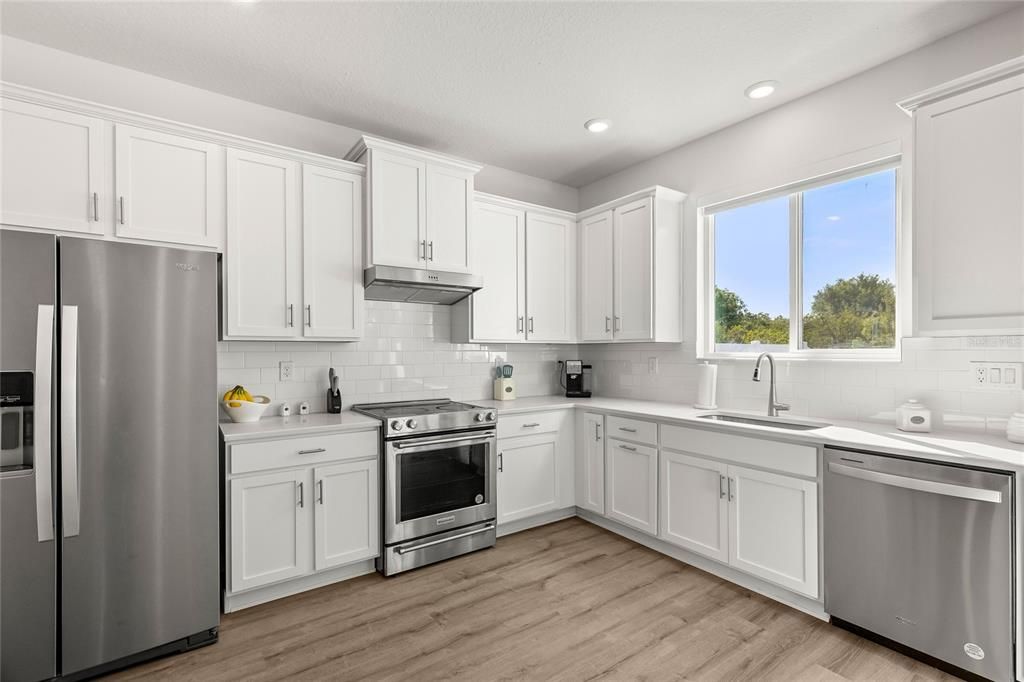 出租: $3,000 (4 贝兹, 2 浴室, 2112 平方英尺)