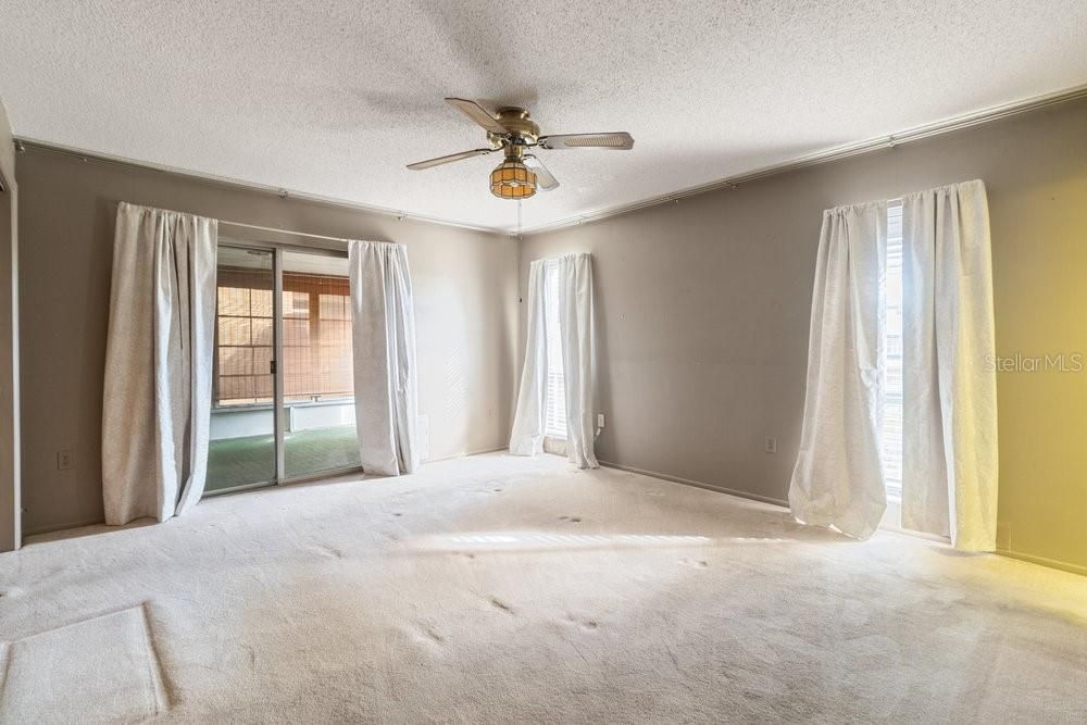 Active With Contract: $219,900 (2 beds, 2 baths, 1327 Square Feet)