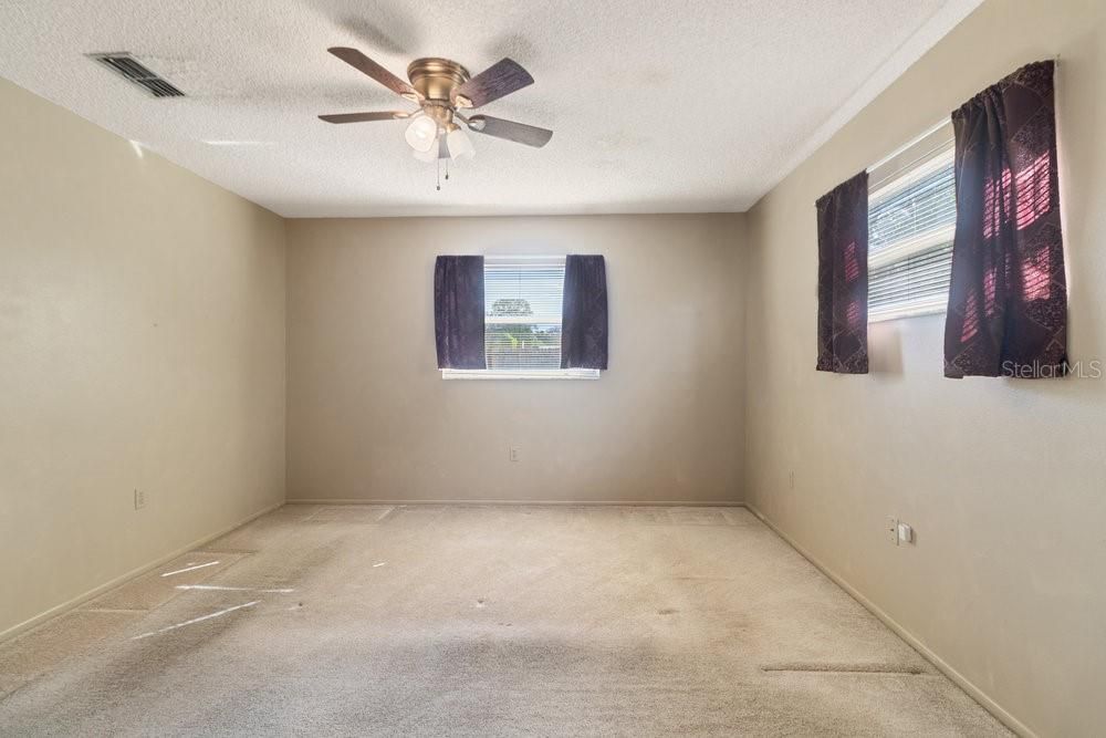 Active With Contract: $219,900 (2 beds, 2 baths, 1327 Square Feet)