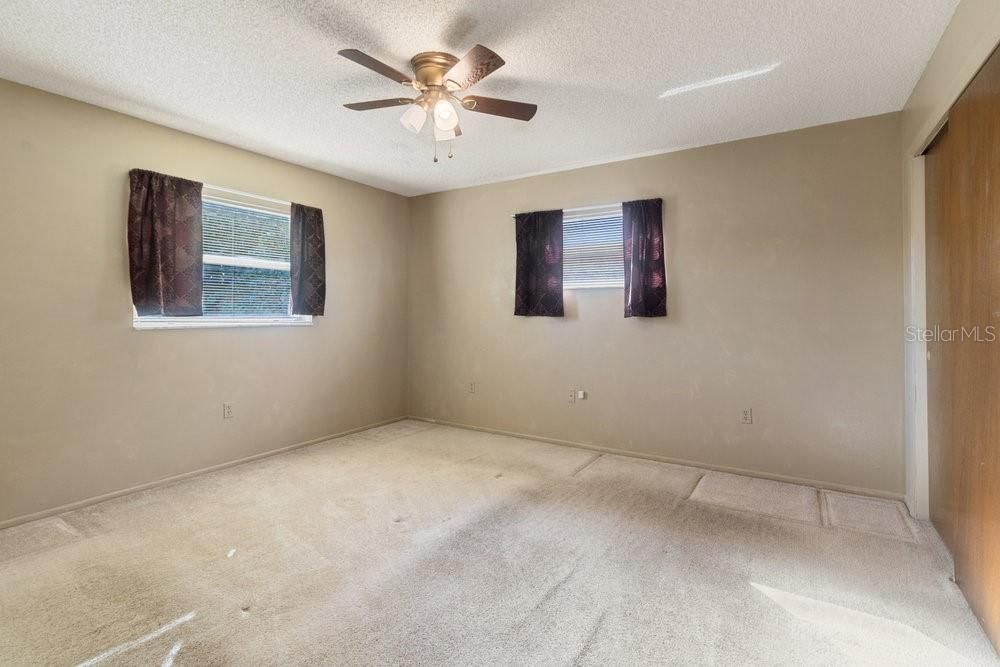 Active With Contract: $219,900 (2 beds, 2 baths, 1327 Square Feet)