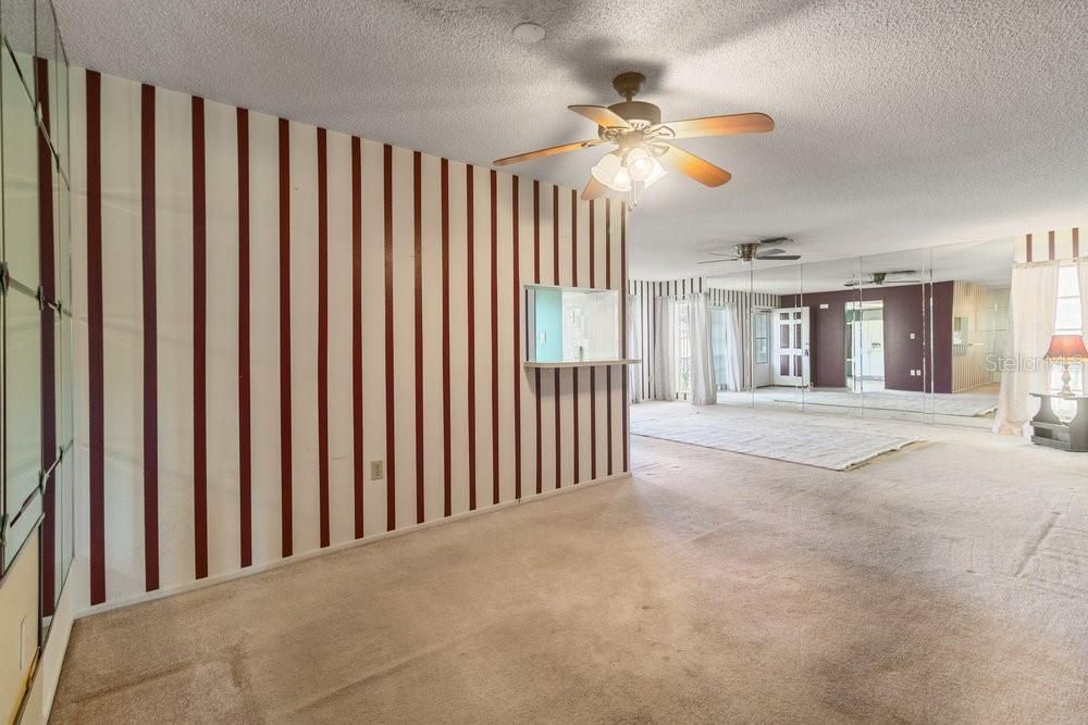 Active With Contract: $219,900 (2 beds, 2 baths, 1327 Square Feet)