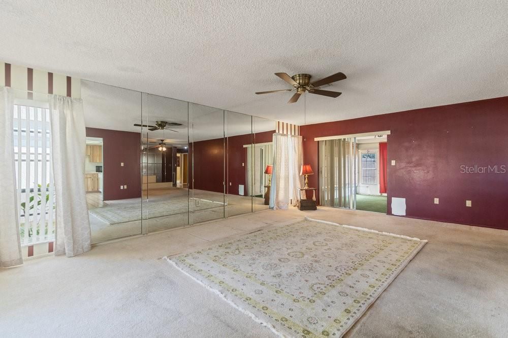 Active With Contract: $219,900 (2 beds, 2 baths, 1327 Square Feet)