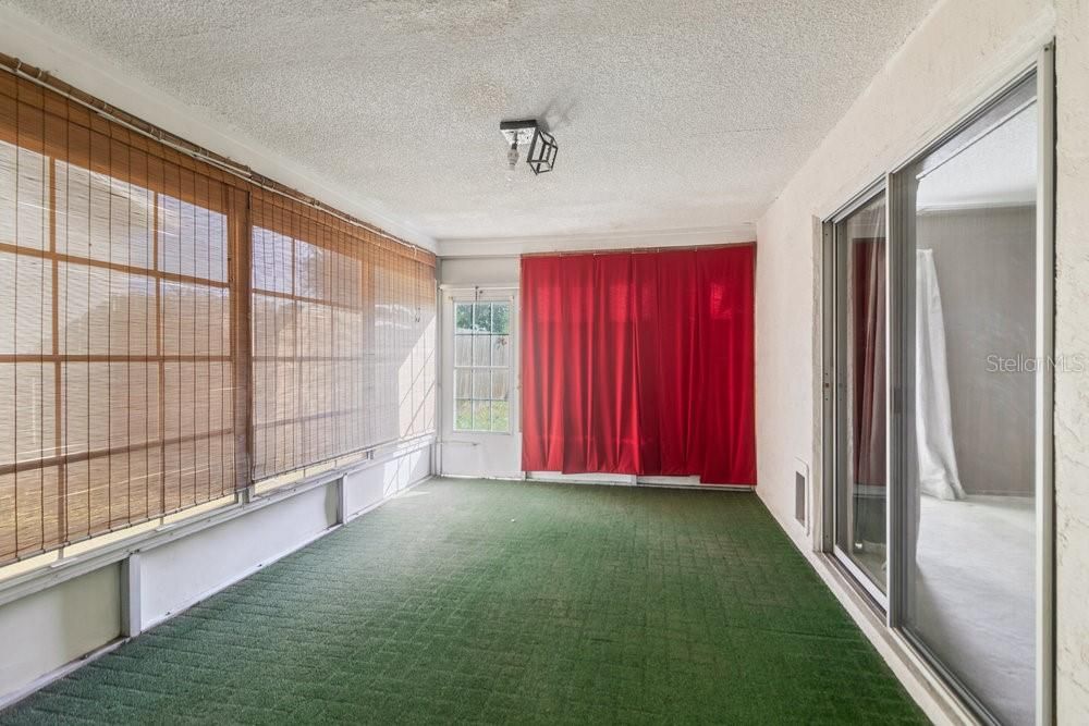 Active With Contract: $219,900 (2 beds, 2 baths, 1327 Square Feet)