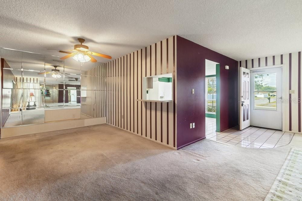 Active With Contract: $219,900 (2 beds, 2 baths, 1327 Square Feet)