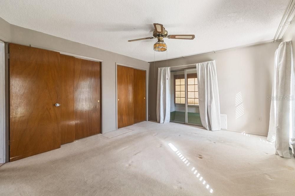 Active With Contract: $219,900 (2 beds, 2 baths, 1327 Square Feet)