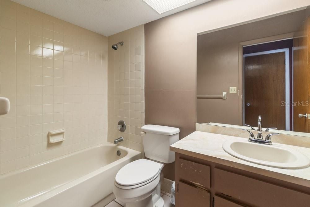 Active With Contract: $219,900 (2 beds, 2 baths, 1327 Square Feet)