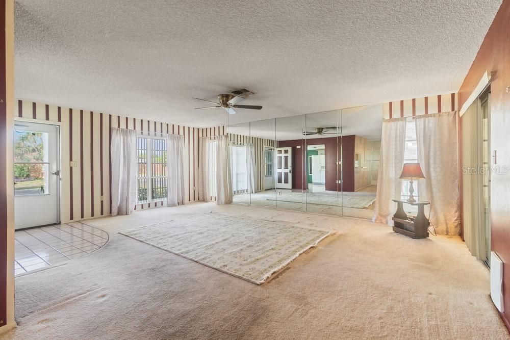 Active With Contract: $219,900 (2 beds, 2 baths, 1327 Square Feet)