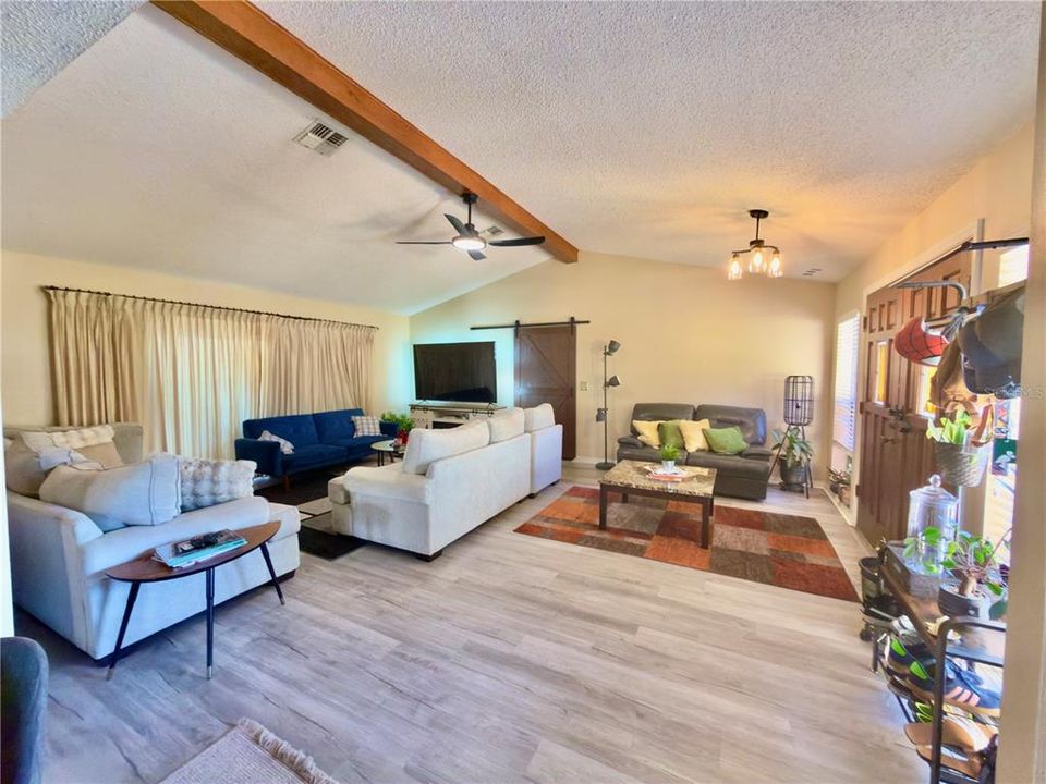 For Sale: $348,000 (3 beds, 2 baths, 1533 Square Feet)