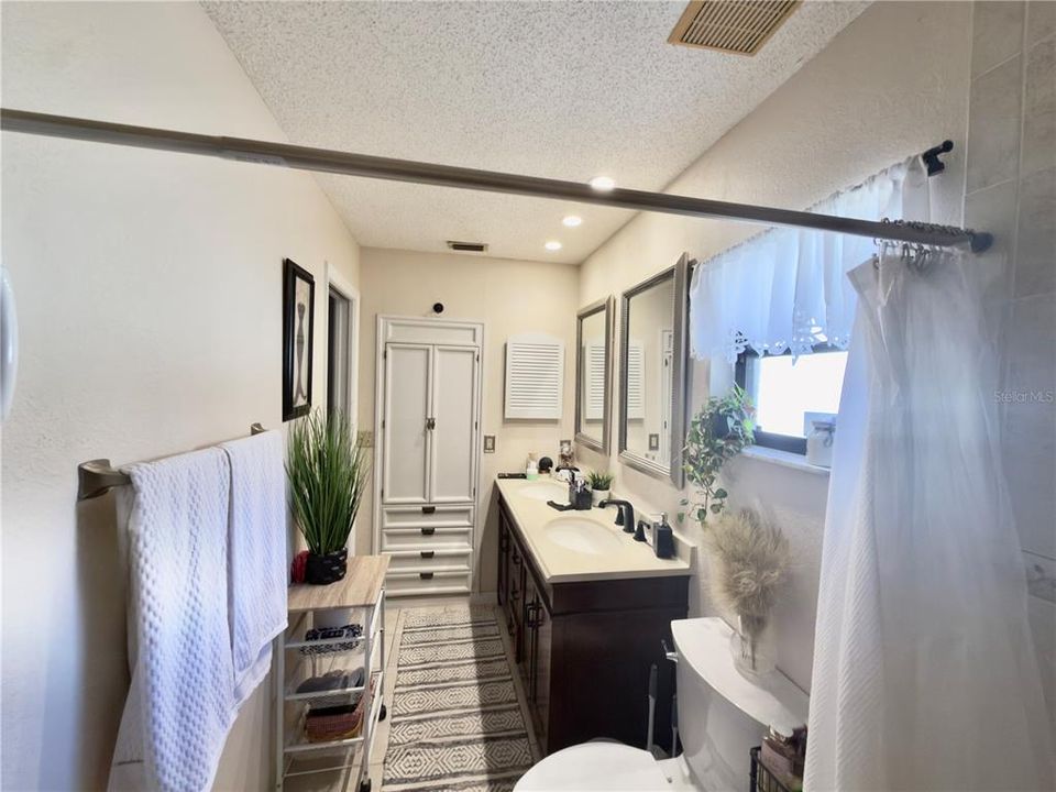 For Sale: $348,000 (3 beds, 2 baths, 1533 Square Feet)