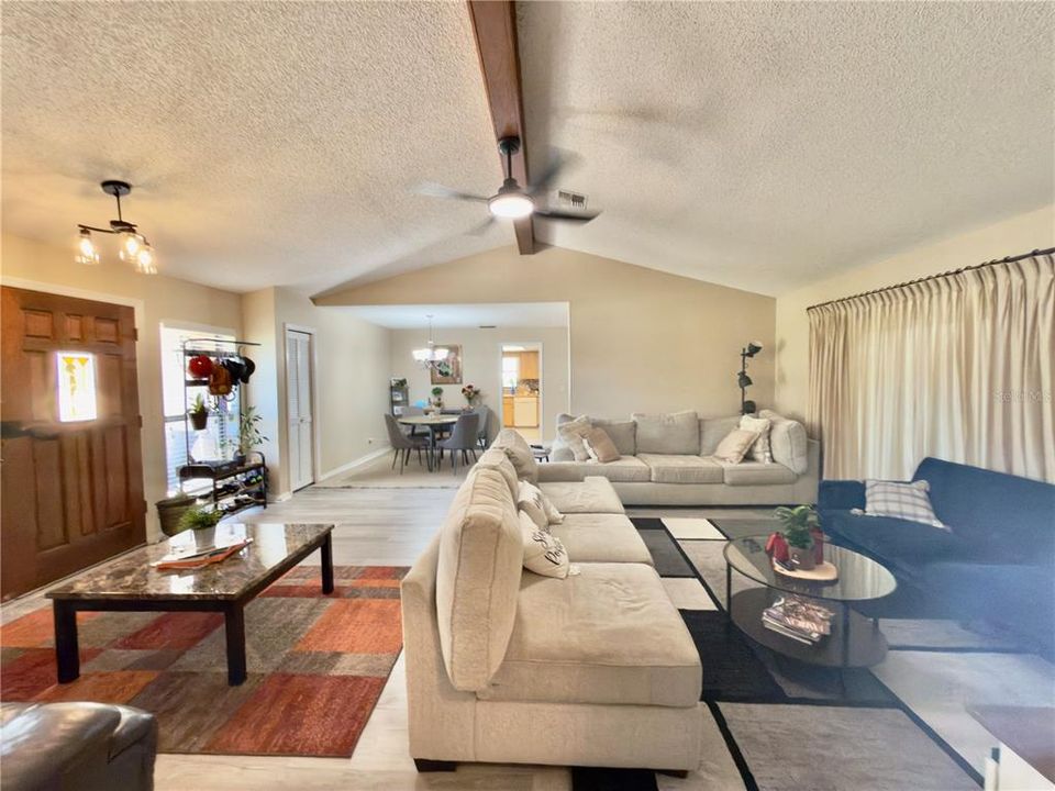 For Sale: $348,000 (3 beds, 2 baths, 1533 Square Feet)