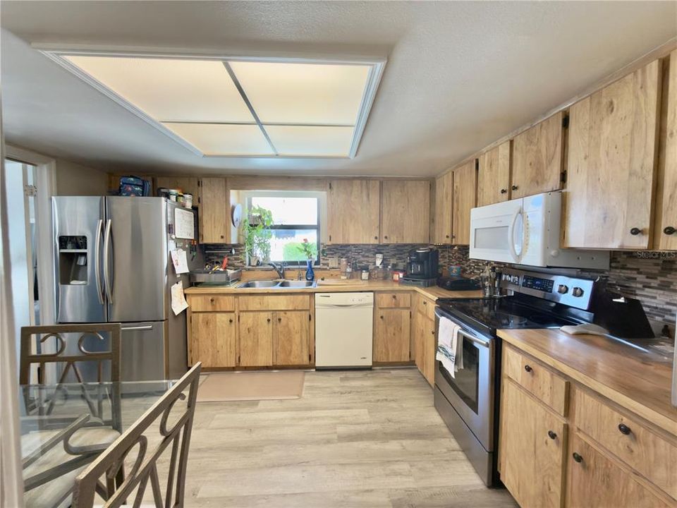 For Sale: $348,000 (3 beds, 2 baths, 1533 Square Feet)