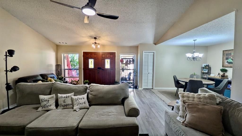 For Sale: $348,000 (3 beds, 2 baths, 1533 Square Feet)