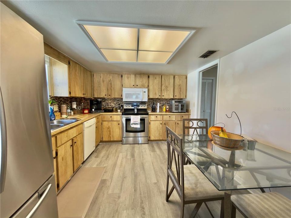 For Sale: $348,000 (3 beds, 2 baths, 1533 Square Feet)