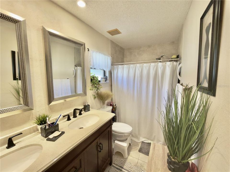 For Sale: $348,000 (3 beds, 2 baths, 1533 Square Feet)