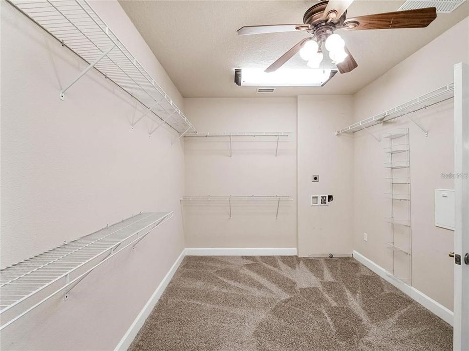 For Rent: $3,995 (6 beds, 4 baths, 4476 Square Feet)