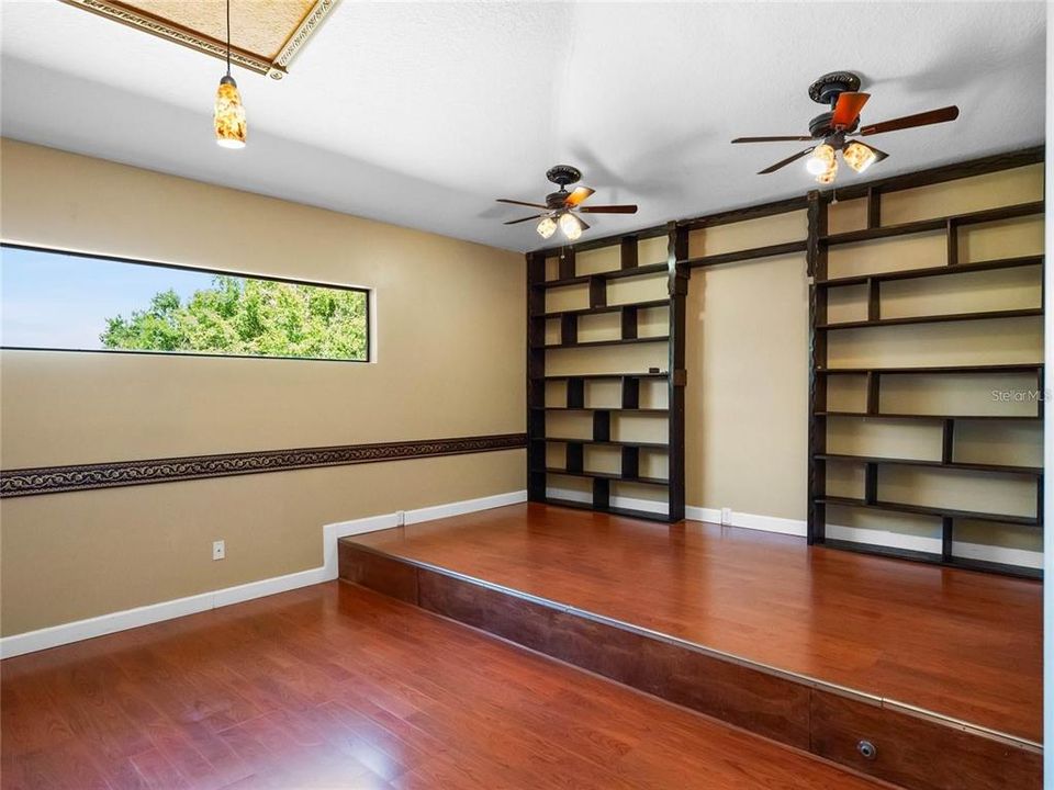 For Rent: $3,995 (6 beds, 4 baths, 4476 Square Feet)